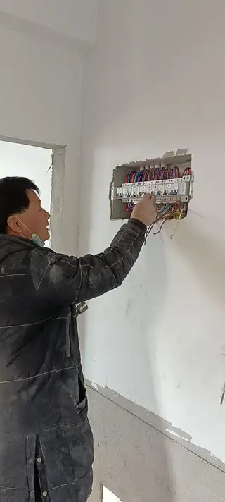 专业给排水，采暖，电气，灯具，线路铺设，监控，安装维修