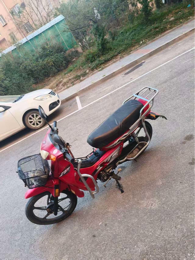 我卖重庆力帆110，前后新轮胎，新电瓶，一切全好用。