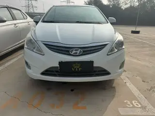 10年现代瑞纳手动挡1.4排量原版没伤开着 重点省油！倒车影像都有！7800
