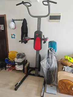 低价转让家用健身器，双杠等功能，买的时候900多元，很少用，100元转让。楼区海景花园自取。有需要的