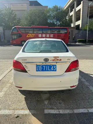 2014年上牌比亚迪速锐，辽B大连牌照，个人自用代步车，诚心转让。保险全年。 1.5L手动挡，皮实耐