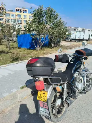 卖豪爵杠8摩托车，前后新轮胎，发动机没动一切全好用。有旧车可兑换。