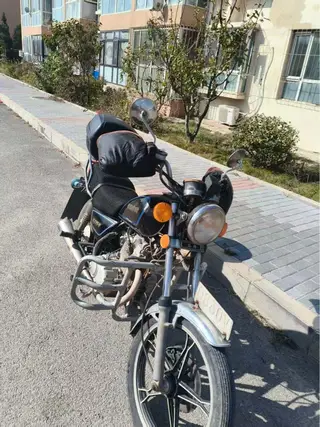 卖豪爵杠8摩托车，前后新轮胎，发动机没动一切全好用。有旧车可兑换。