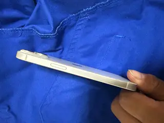 因本人更换手机，闲置国行正品苹果14，除了更换过电池外其它全原未动，原电池还在，外观99新画质流畅不