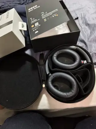 索尼1000xm4蓝牙耳机，买时2590，现在卖730，索尼耳机的降噪巅峰之作，功能一切正常，因为买