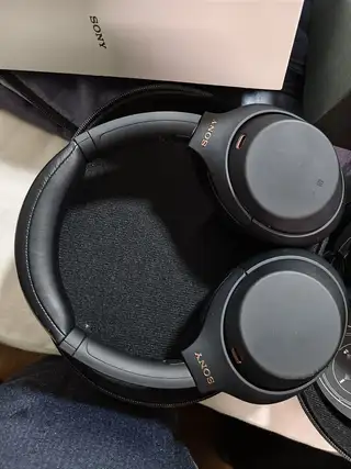 索尼1000xm4蓝牙耳机，买时2590，现在卖730，索尼耳机的降噪巅峰之作，功能一切正常，因为买