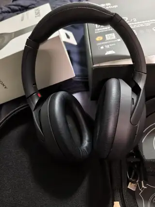 索尼1000xm4蓝牙耳机，买时2590，现在卖730，索尼耳机的降噪巅峰之作，功能一切正常，因为买