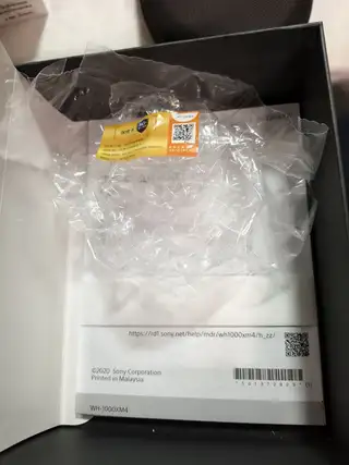 索尼1000xm4蓝牙耳机，买时2590，现在卖730，索尼耳机的降噪巅峰之作，功能一切正常，因为买