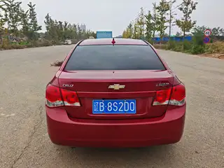 新到13年雪佛兰科鲁兹，本地两手车，8万多公里，四条新轮胎，车况精品，全车原版，少量划痕喷漆，外表内