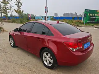 新到13年雪佛兰科鲁兹，本地两手车，8万多公里，四条新轮胎，车况精品，全车原版，少量划痕喷漆，外表内