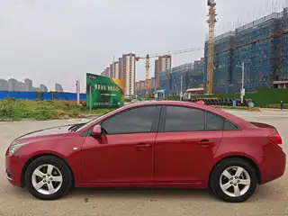 新到13年雪佛兰科鲁兹，本地两手车，8万多公里，四条新轮胎，车况精品，全车原版，少量划痕喷漆，外表内