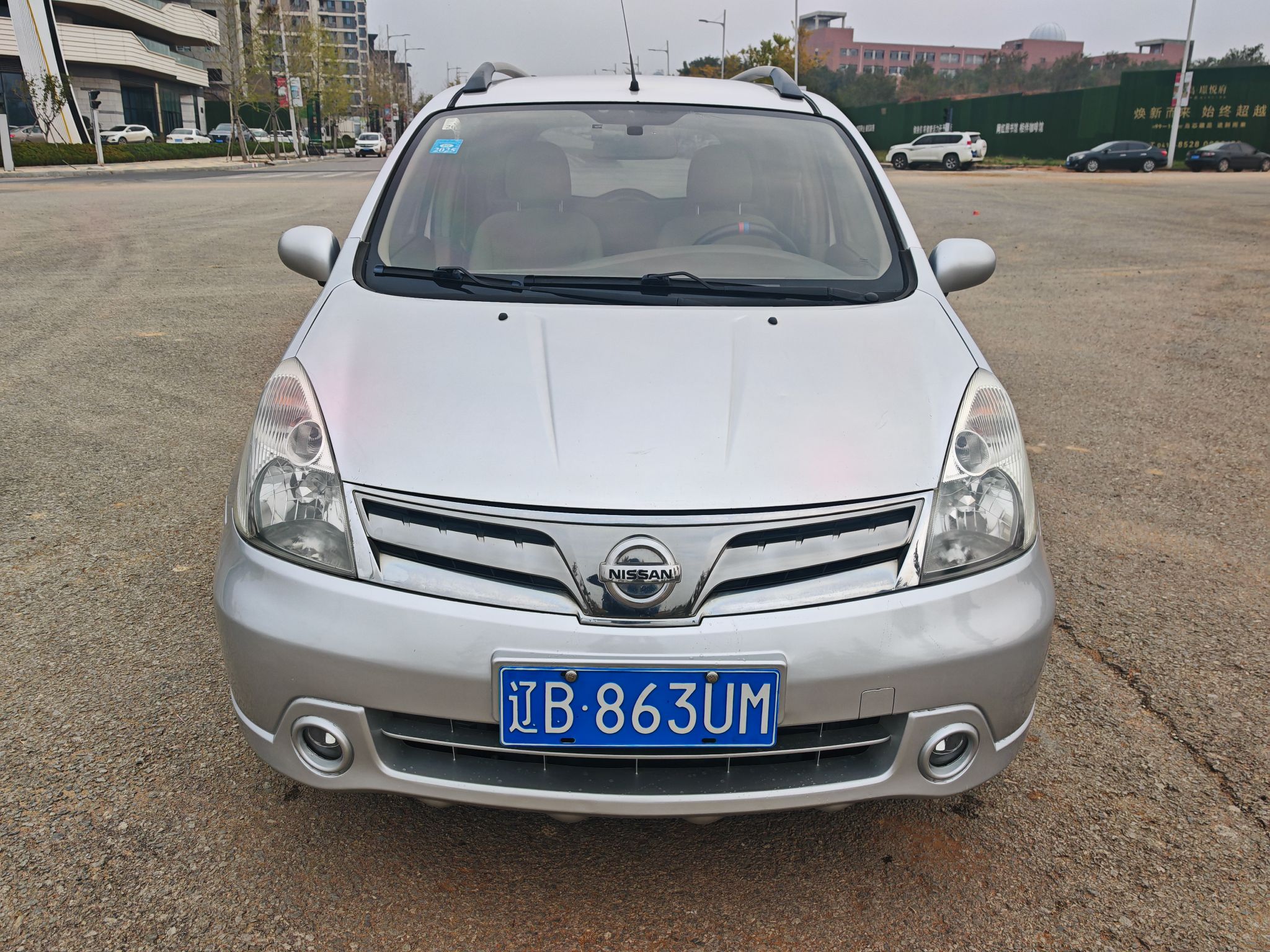 新到13年早产日产骊威，本地两手车，车况好，没有事故，外表内饰新，发动机变速底盘完美，开着特别好，手