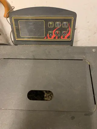 颗粒机，就用了一年，交供暖了用不上了，买的时候一千多便宜卖了